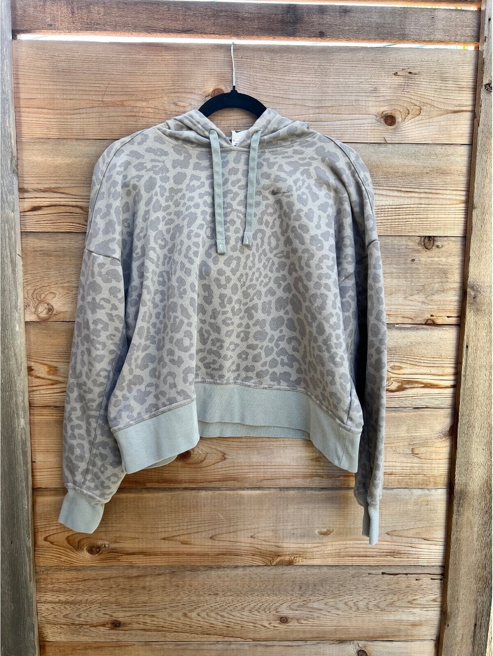 Nike Women's Medium Leopard Print Hoodie Crop Sweatshirt in Light Gray